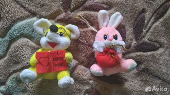 Мягкие игрушки(мышонок и зайчик) за обе
