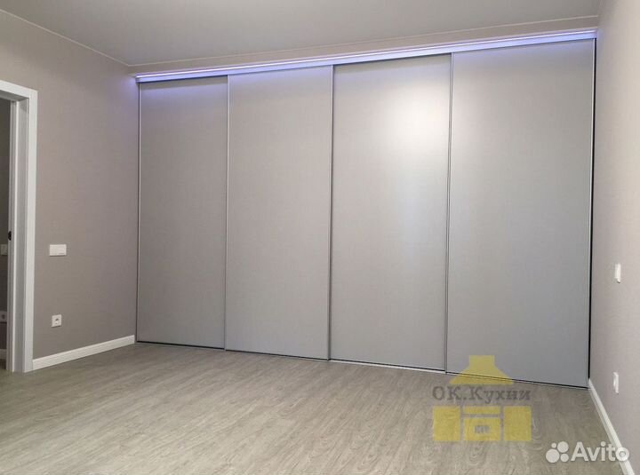 Шкаф с зеркалом