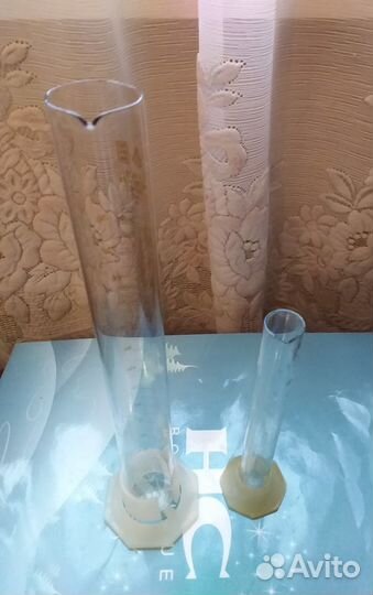 Химические колбы, воронка