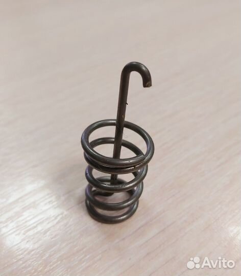 Пружина фиксирующая для колесного тормоза прицепа