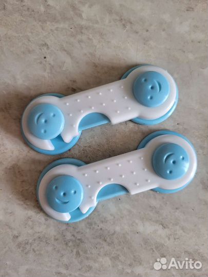 Блокираторы от детей на дверь и защитные уголки