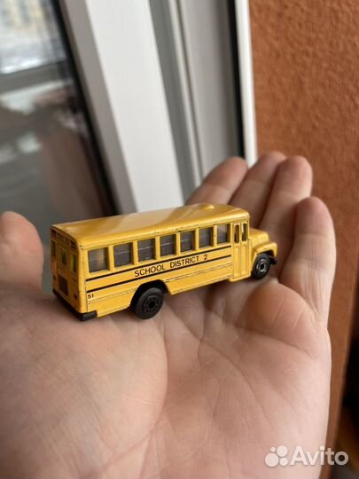 Модель школьного автобуса Matchbox