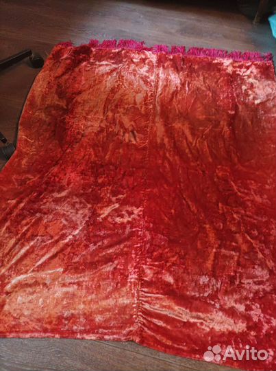 Красный плюш