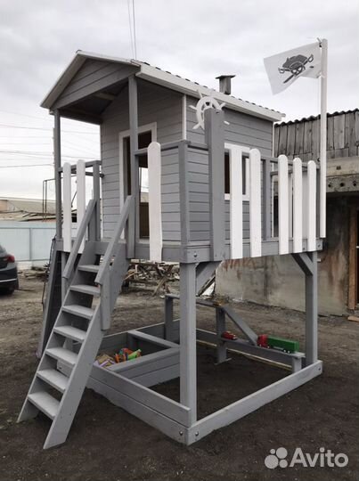 Детский игровой домик из дерева