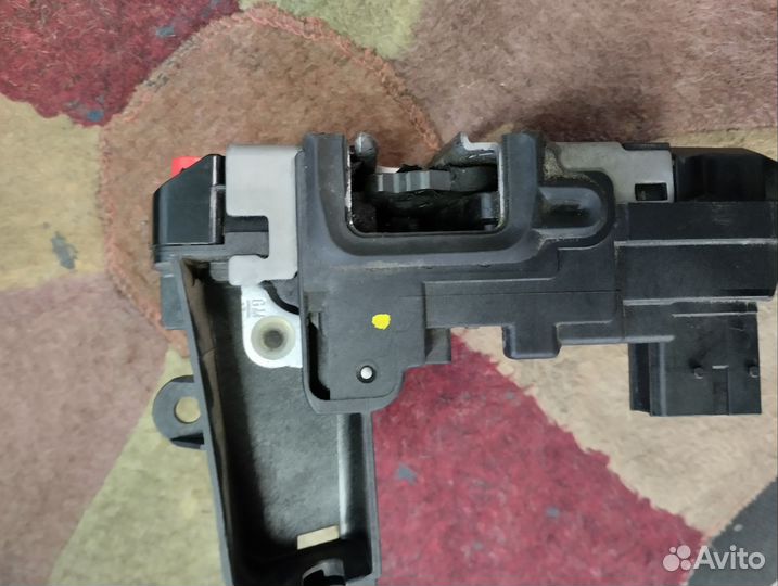 Замок двери задний левый