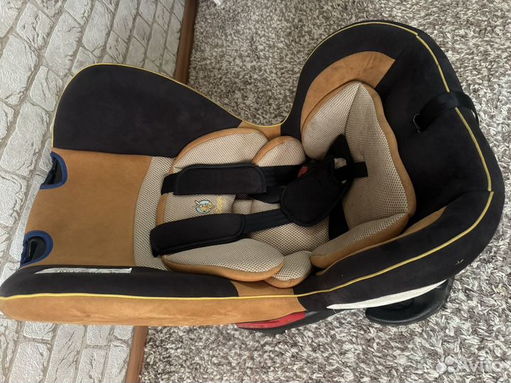 Автомобильное кресло