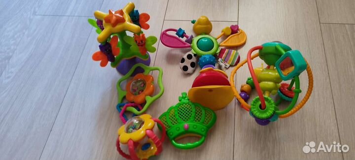 Развивающие игрушки для малышей пакетом