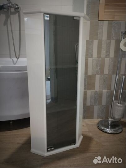 Угловая полка для ванной