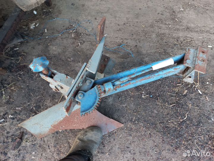Плуг на минитрактор