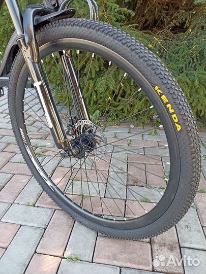 Новый велосипед 29 колеса,низкая рама,24 скорости