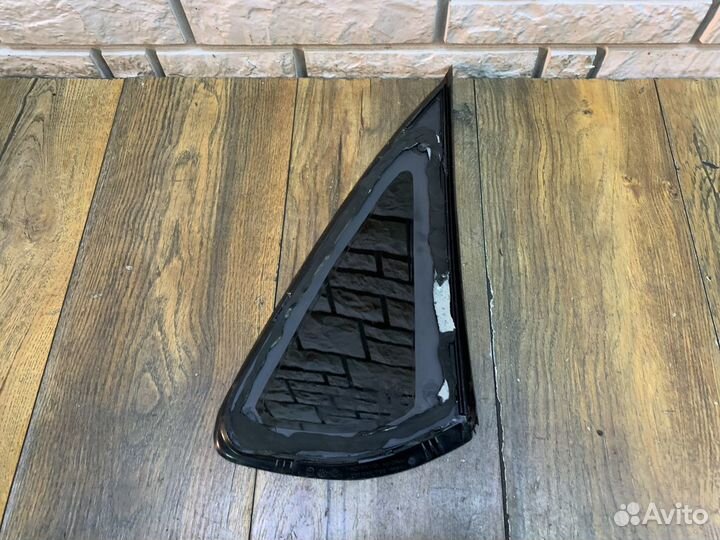 Volkswagen Polo Стекло кузовное глухое LH RH