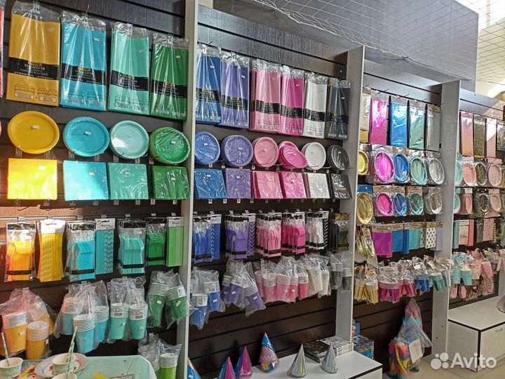 Воздушные шары. канцтовары. антикафе