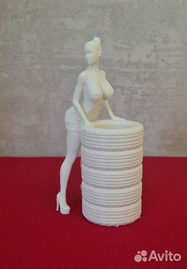 Оригинальная подставка для канцелярии Девушка