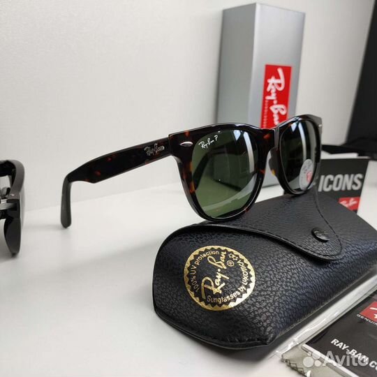 Солнцезащитные очки Ray-Ban Wayfarer