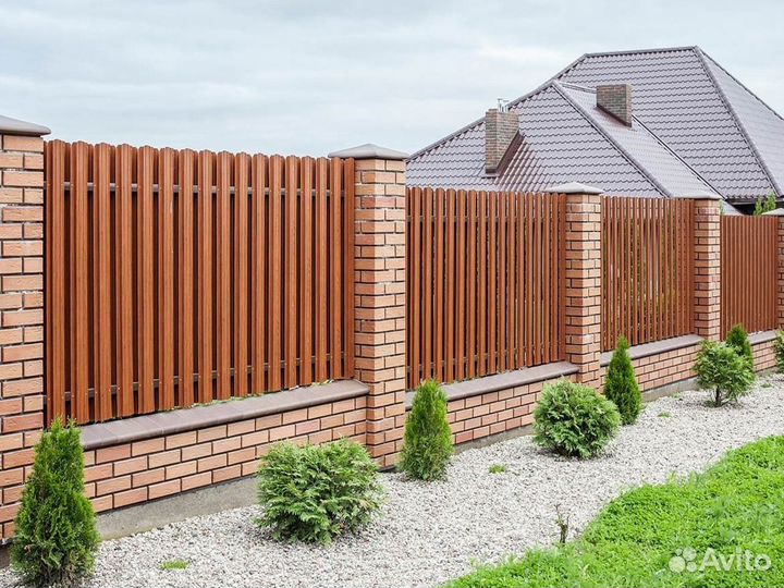 Забор из евроштакетника