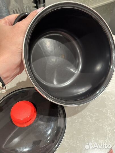 Кастрюля с крышкой черная эмалированная