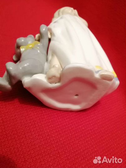 Девочка с мишкой