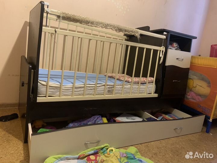 Вещи для новорождённых (кроватка, коляска и т.д.)