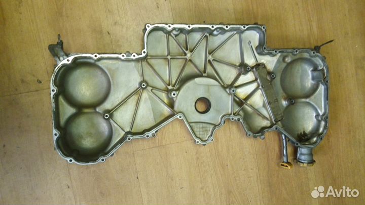 Крышка передняя двигателя Субару Трибека 3.6