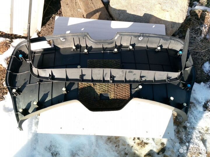 Обшивка крышки багажника кашкай j10