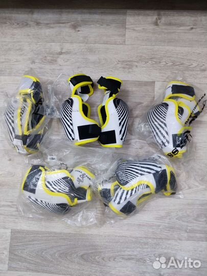 Хоккейные налокотники