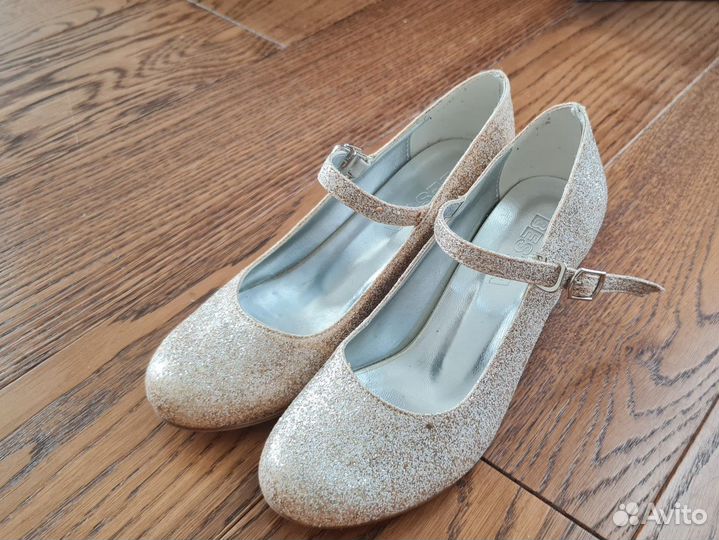 Туфли на девочку 33
