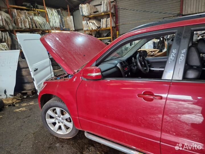 В разборе Suzuki Grand Vitara 2 МКПП J24B 4WD 2.4