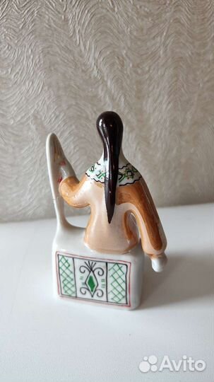 Фарфоровая статуэтка 