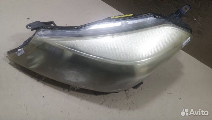 Фара левая xenon toyota vitz nsp130
