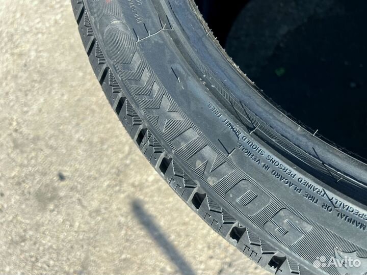 Sonix Winter Xpro Studs 69 245/40 R20 135U