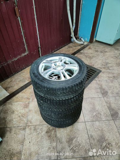 Колеса r15 зимние в сборе