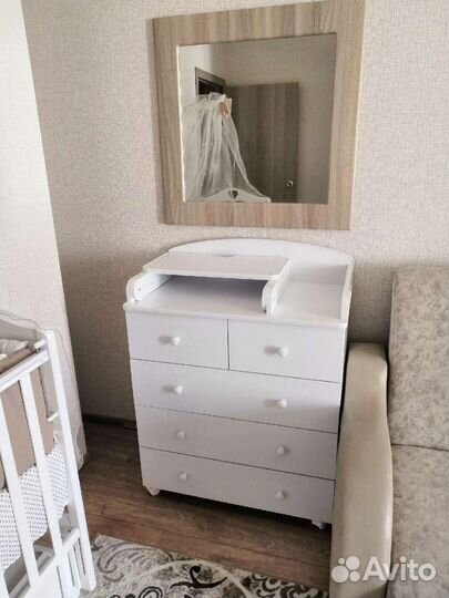 Детская кроватка и пеленальный комод