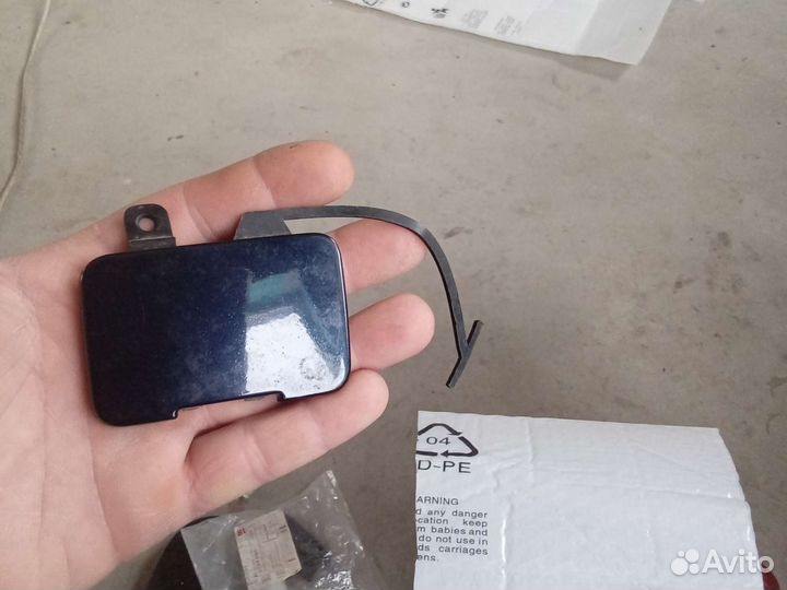 Вольво S60 лючёк буксировочного крюка