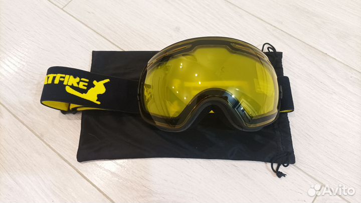 Сферическая маска Natfire с жёлтой линзой