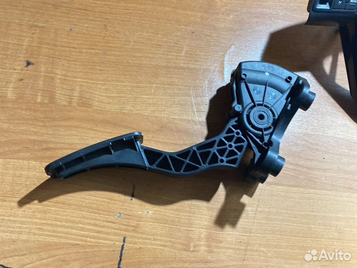 Kia cerato 2 2010 год педаль газа АКПП