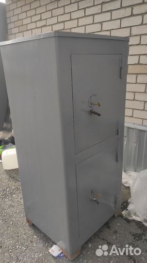 Сейф Советского производства с ключами