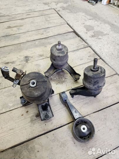 Подушки двигателя toyota camry 55 3,5