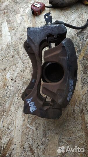 Суппорт тормозной передний правый Jeep Compass 2