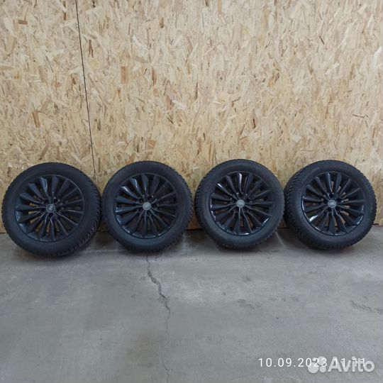 R18 Nokian Tyres Hakkapeliitta 8 245/50, PCD 5x114.3 DIA 67.1