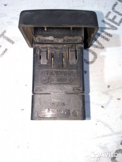 Кнопка аварийной сигнализации Renault Logan