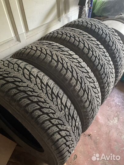 Nokian Tyres Hakkapeliitta 9 SUV 235/65 R17 108T