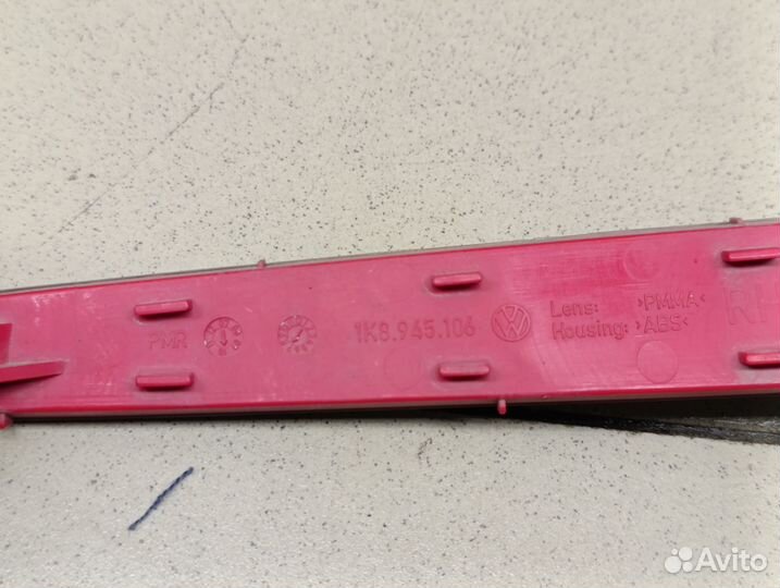 Отражатель в бампер задний правый VW Scirocco 2008