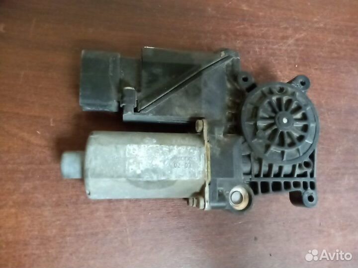 Мотор стеклоподъемника задний правый Mercedes-Benz