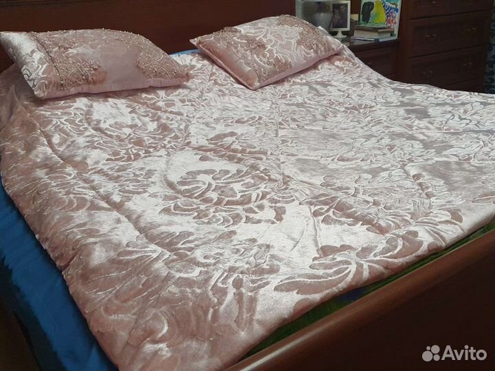 Комплект покрывало и подушки декоративный