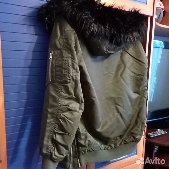 Зимний бомбер женский