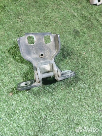 Петля двери задняя левая Jeep Grand Cherokee WJ