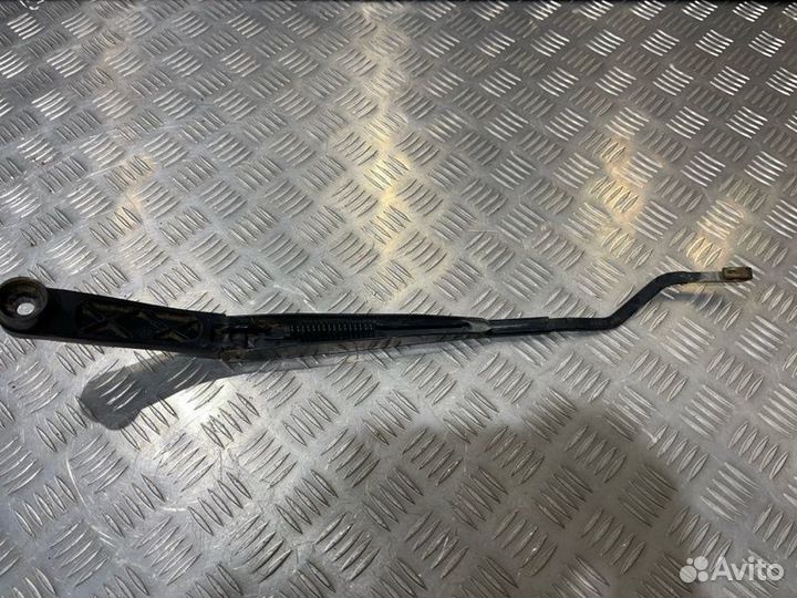 Поводок дворника передний левый Hyundai Solaris
