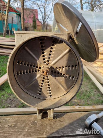 Советский ручной измельчитель