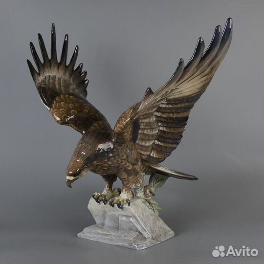 Фарфоровая статуэтка 