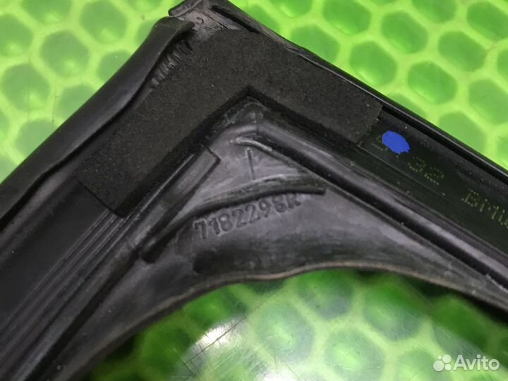 Уплотнитель стекла задний правый Bmw 5 F10